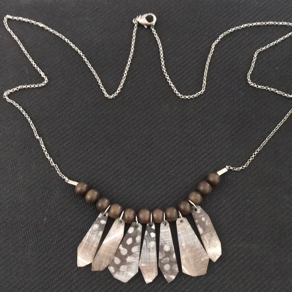 Color by Amber- speckled feather necklace - Picture 1 of 4